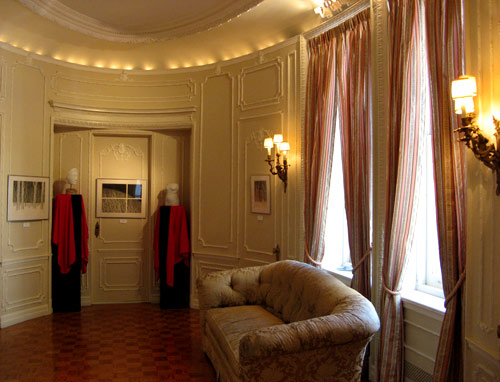 Oval Dressing Room